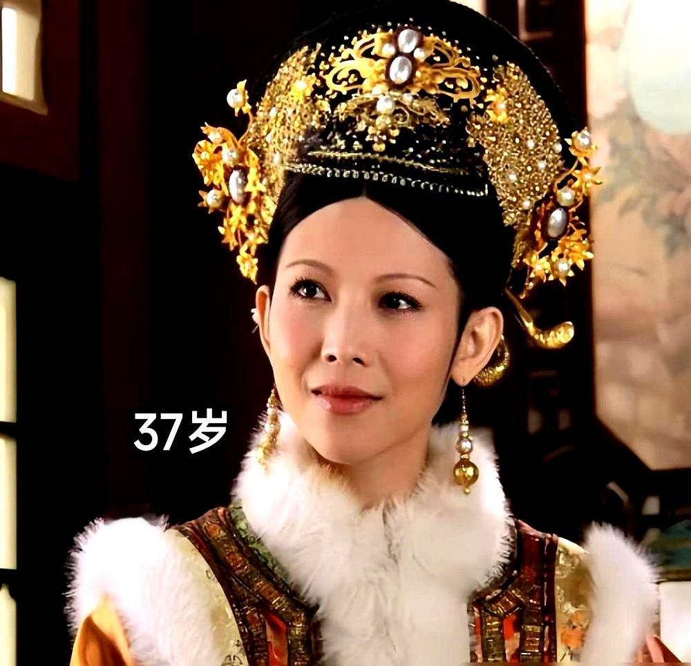 孙俪拍完《甄嬛传》十多年，至今不敢点开自己的戏看回放。这不是矫情，是当年真拿命在演。那时候剧组里陶昕