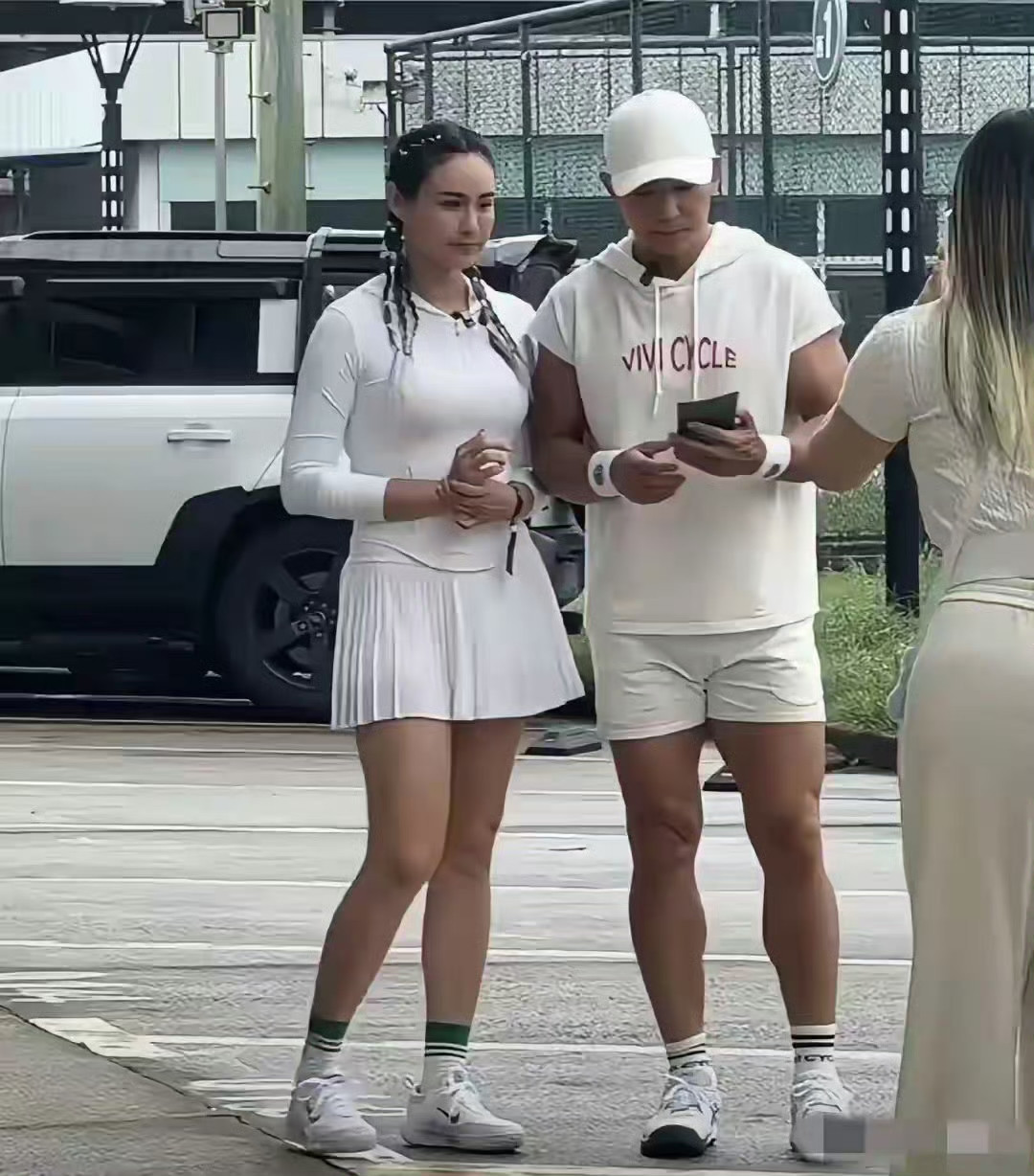 刘畊宏的老婆以前很瘦，现在天天陪他跳操，身材变壮实了不再苗条，但是看起来很健康