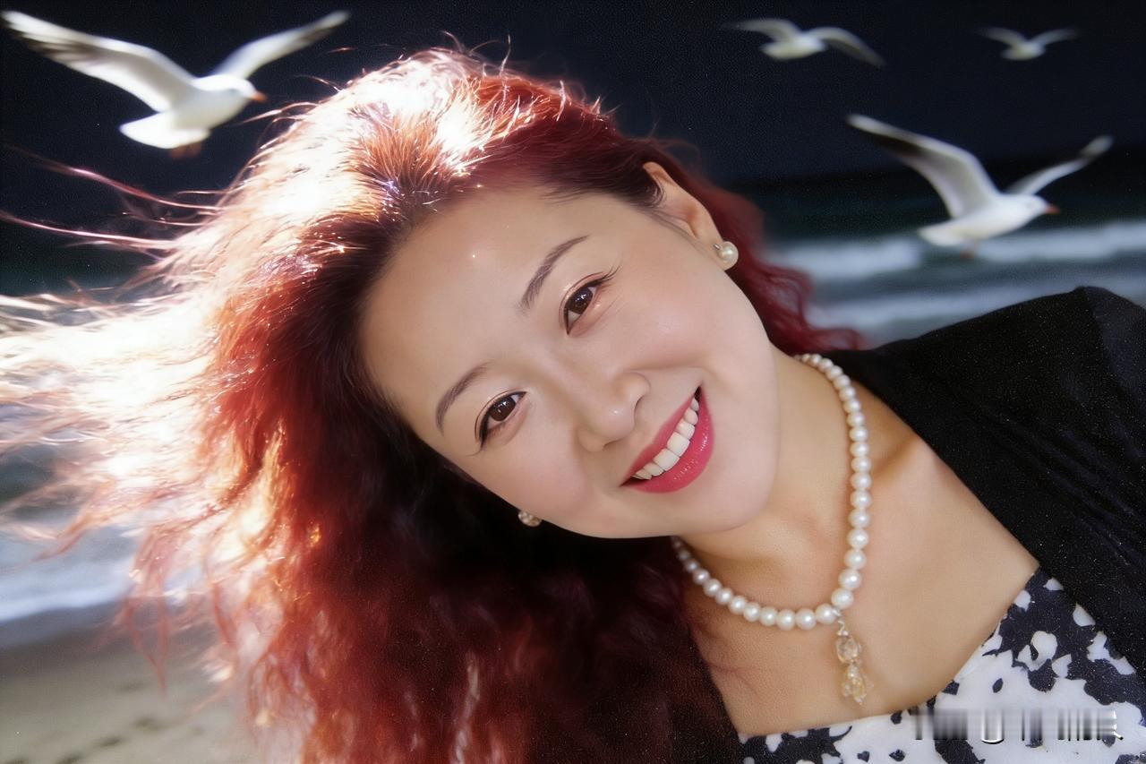 50岁的女人想要魅力无限，得从内到外下功夫。外在方面，注重保养很关键。比如每周