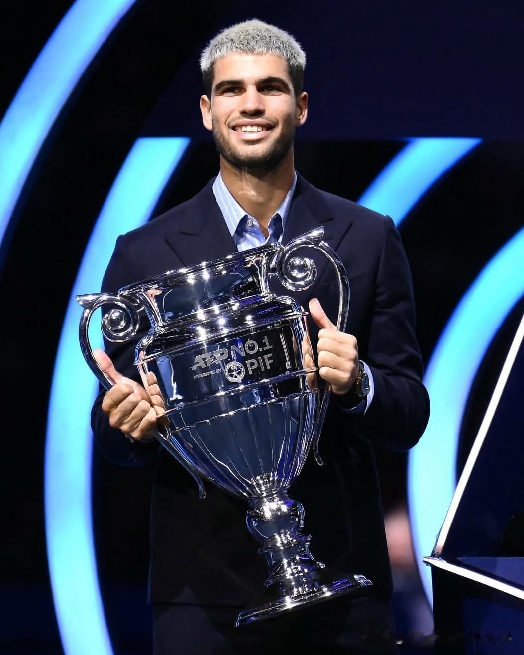 年终第一达成！来看看本赛季至今阿尔卡拉斯都有哪些冠军头衔：2座大满贯：法国