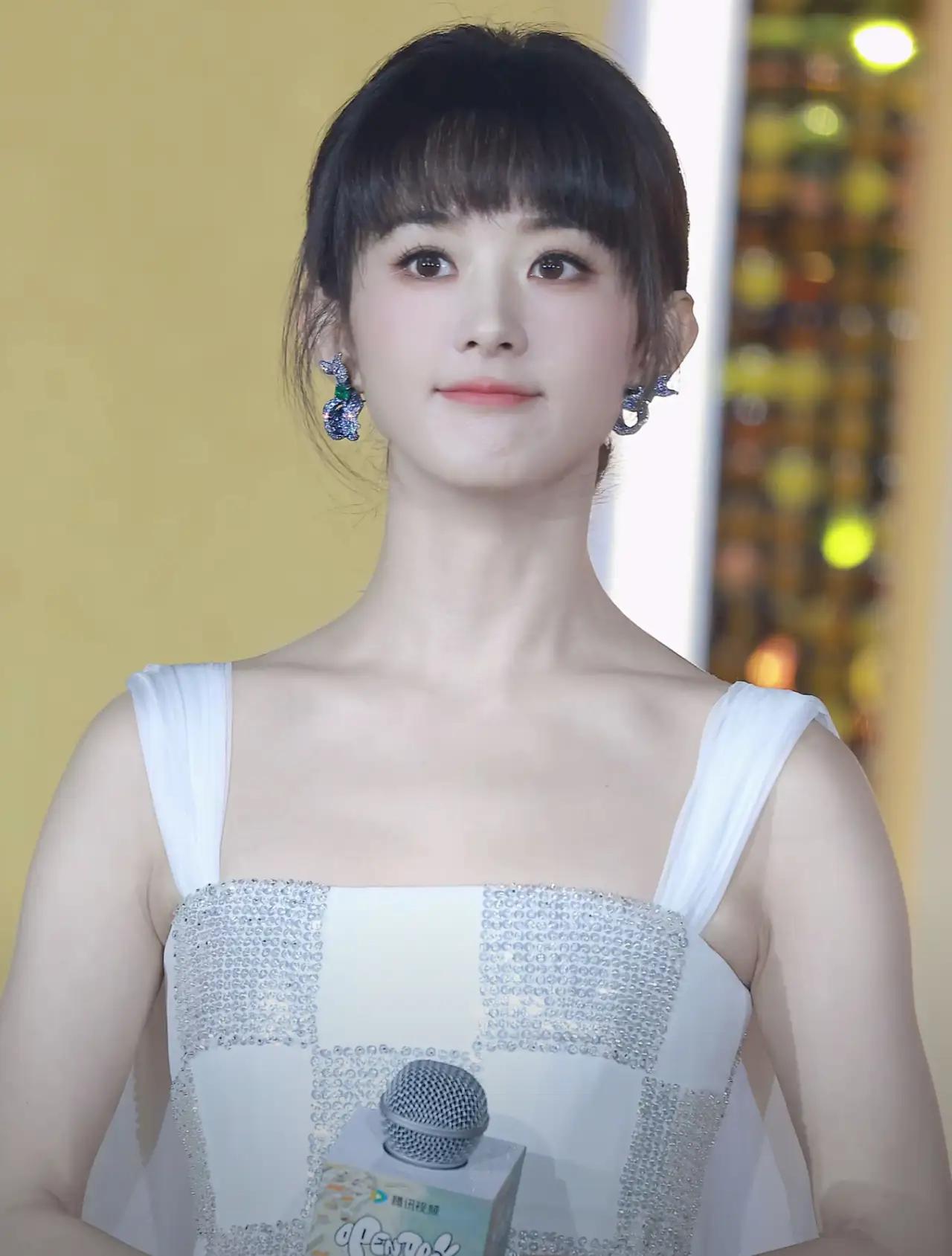 大家有没有感觉，赵丽颖有些不一般，她新剧《小城大事》央视开播，她居然