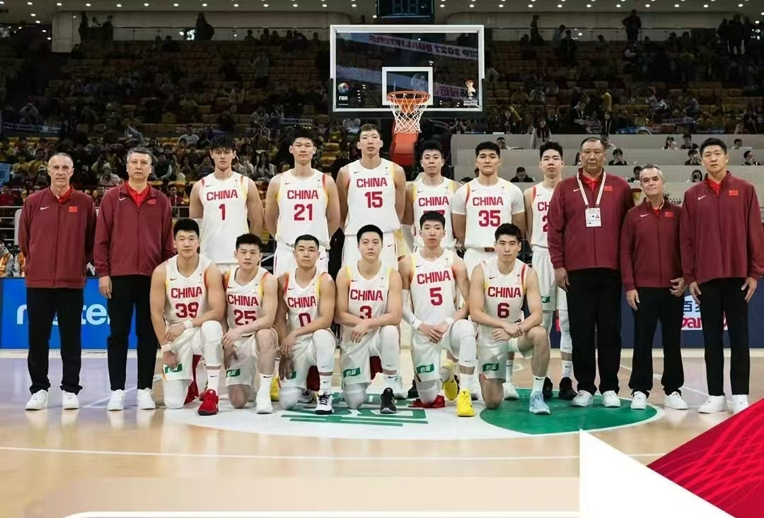 中国男篮开门黑，三分疯狂打铁，郭士强战术安排失败，球员状态差