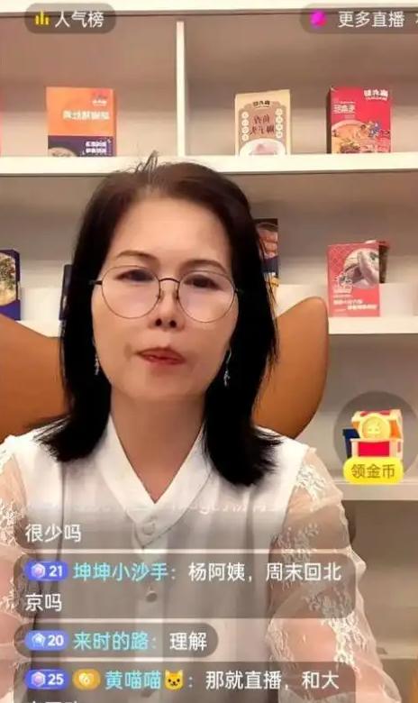 汪小菲重金聘请十余年的，金牌保姆小杨阿姨年底合同到期，带齐存款体面告别豪门，大S