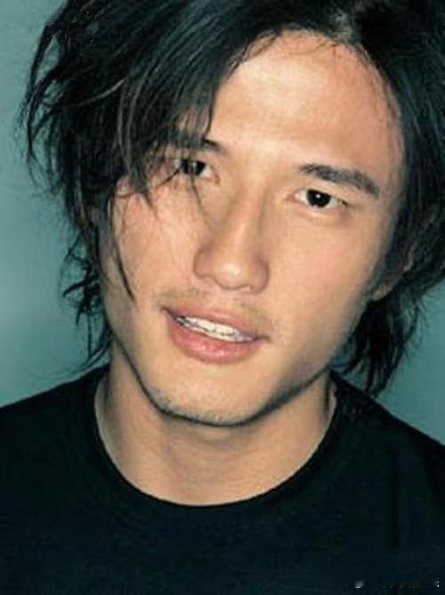 尹子维20岁到50岁银幕变化演技细糠吃不够！20岁《美少年之恋》的惊艳，到《寒