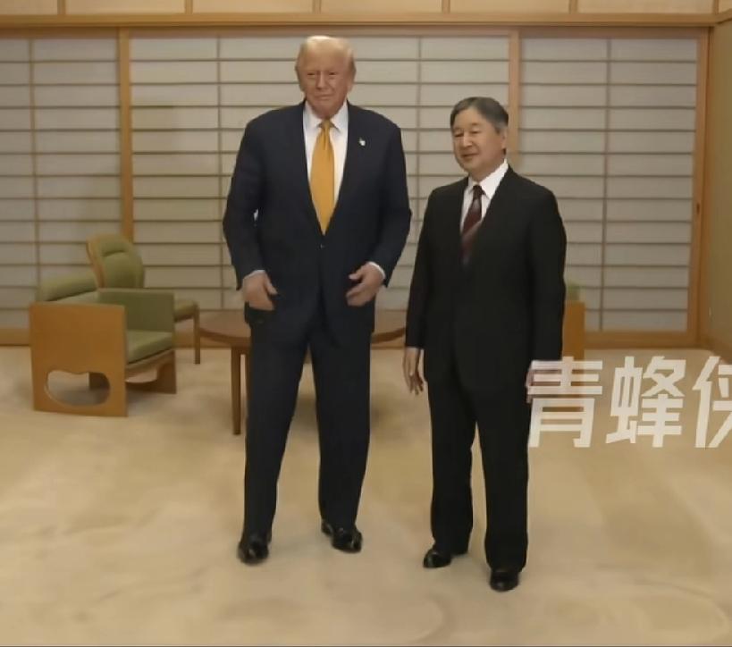 日本天皇会见特朗普，会务安排太拉胯！桌子上一杯水都没有，最尴尬是，椅子太矮、太小