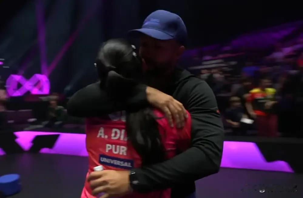 实锤了!迪亚兹3:1爆冷击败世界冠军朱雨玲后,和他拥抱,波她额头的并不是爸爸!