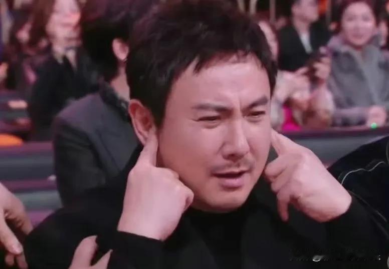 在宣布微博king之前，主持人暗示沈腾，黄渤吴京黄晓明李冰冰也都配合表演，沈腾做