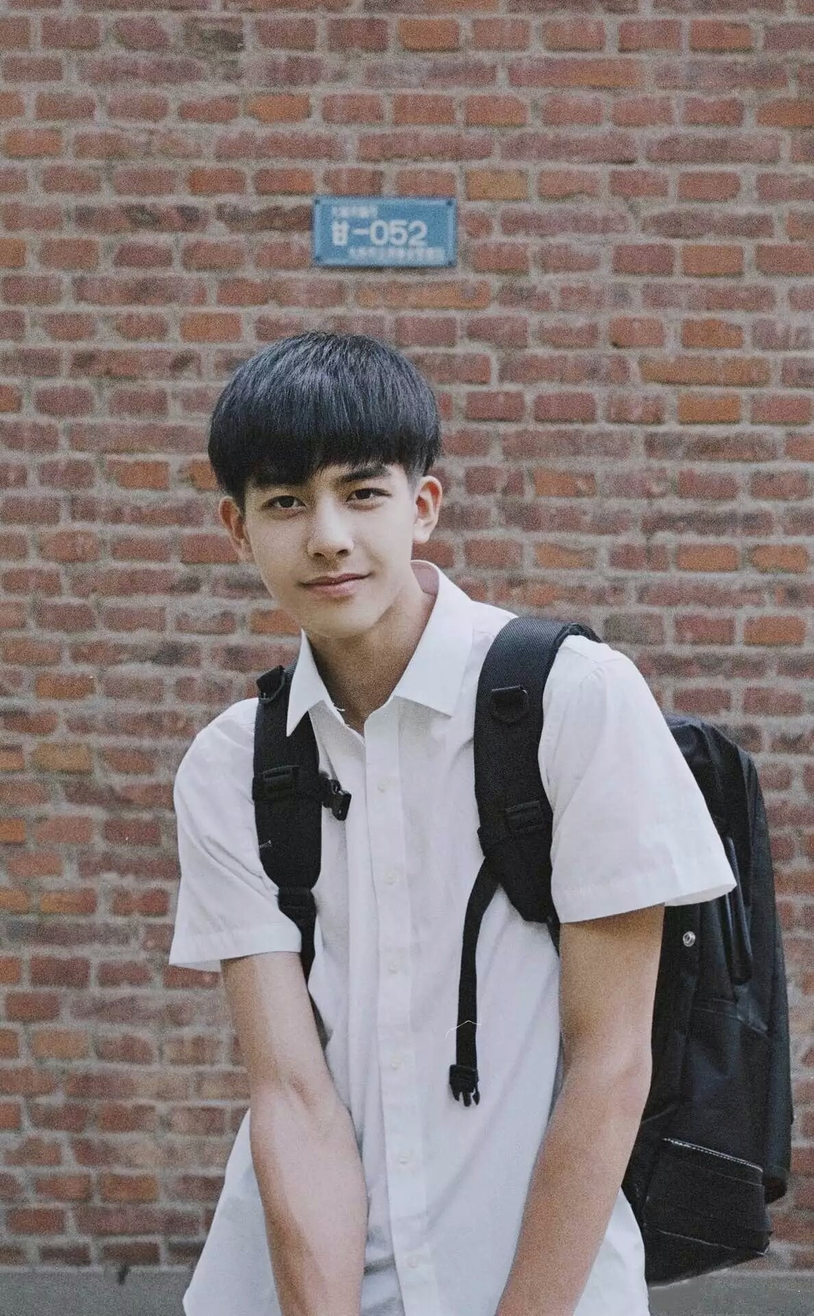 宋威龙十六岁生图含金量谁还记得2017年的“长腿老头”