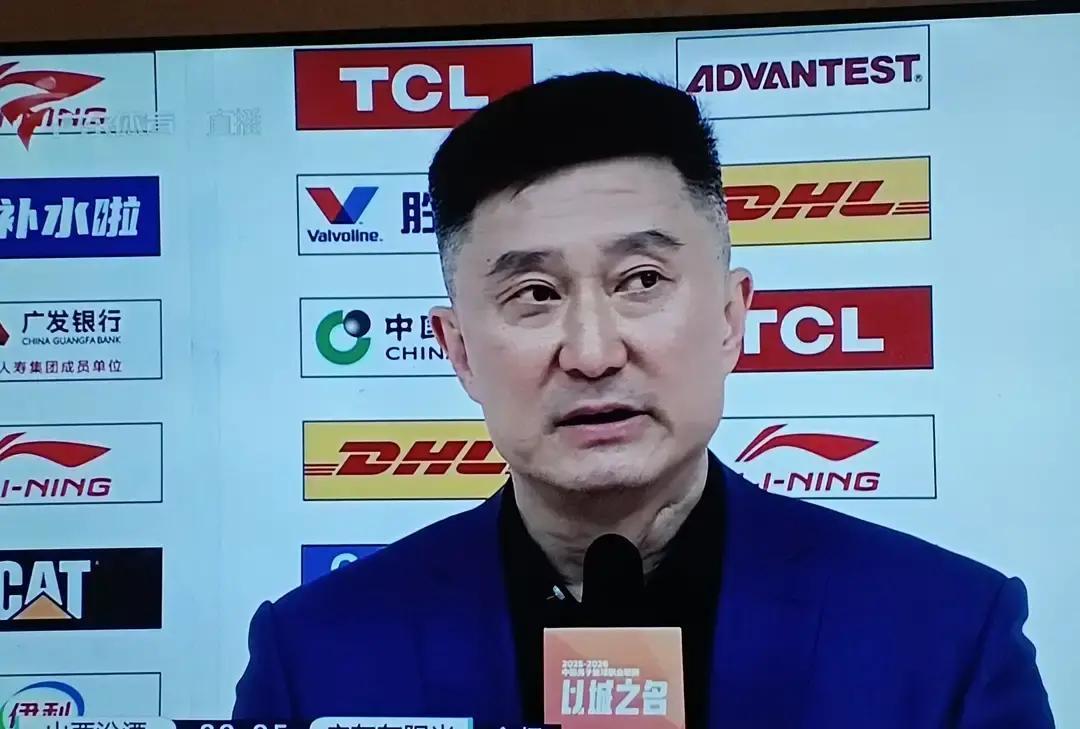 张宁一伤，山西主场塌了天！3月7号晚，太原红灯笼体育馆里喊声全哑。没了场均