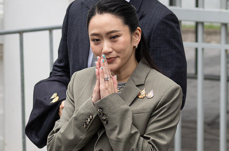 泰国前总理佩通坦10月22日在社交媒体上发文，宣布辞去为泰党党首职务。泰国宪法