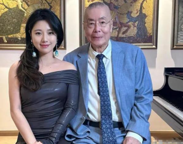 钢琴大师刘诗昆迎娶了学生孙颖，经过商量，婚后两人没打算要孩子，毕竟刘诗昆年事已高