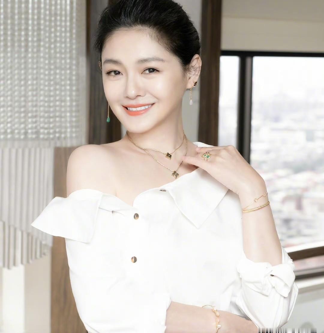 大S病重时，没人理她。女儿患白血病，全网找明星求助。就她回了30万，还被说“