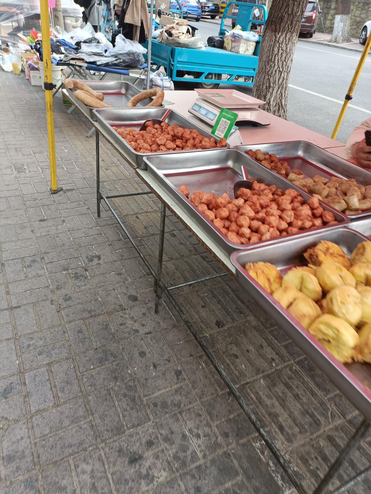 食品安全问题必须重罚！就拿之前的某知名奶粉企业三聚氰胺事件来说，很多婴儿食用后健