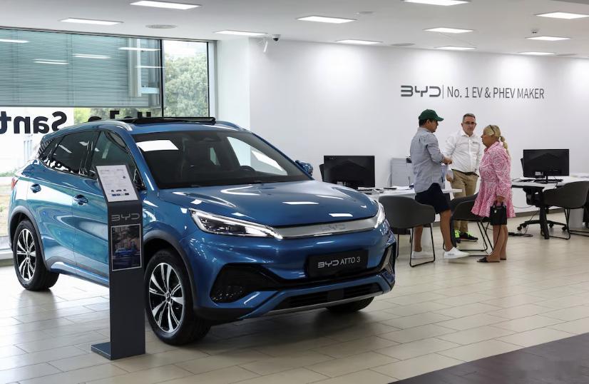 比亚迪欧洲第三座工厂或选址西班牙知情人士透露，比亚迪正在考虑在西班牙设立欧洲第三