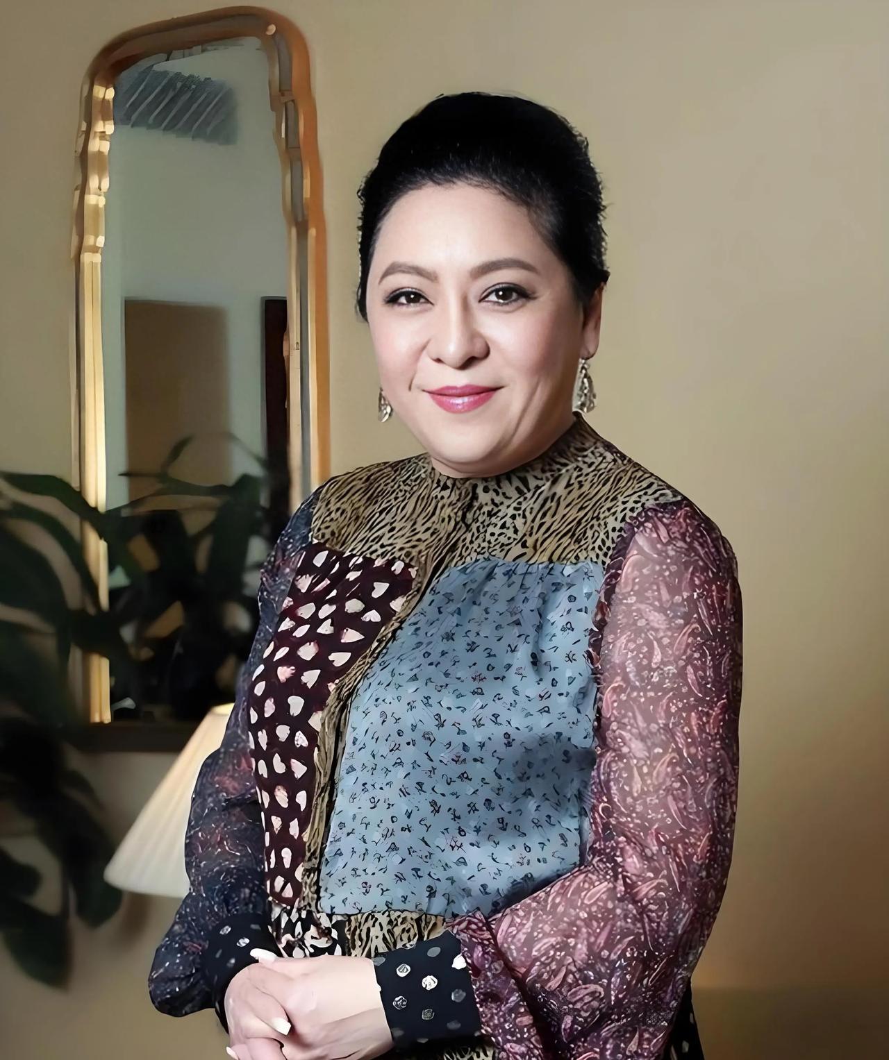 向太陈岚批小儿子向佑总想一夜暴富，她说：就是钱给向右太多了，导致他最终没有特别的