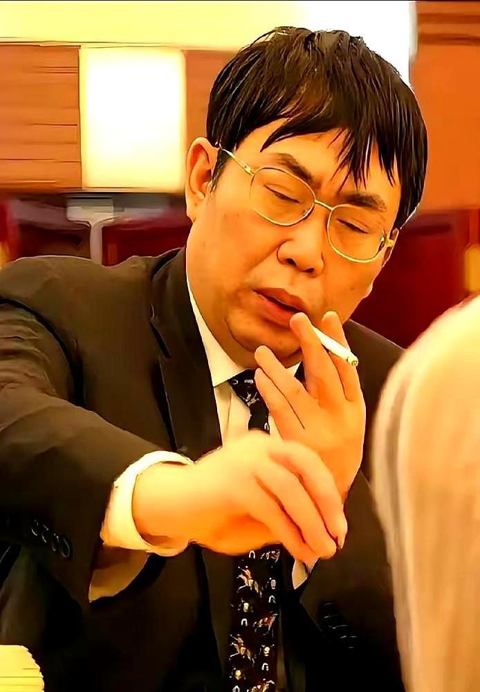 1人扛6人，聂卫平心脏插管翻盘1985年擂台赛，小林光一连胜中国6将，日本