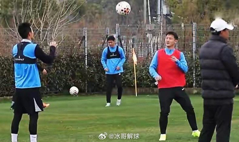 大连英博官宣租借上海海港边锋冯劲，他将以新援身份征战新赛季。冯劲表示，海港边路竞