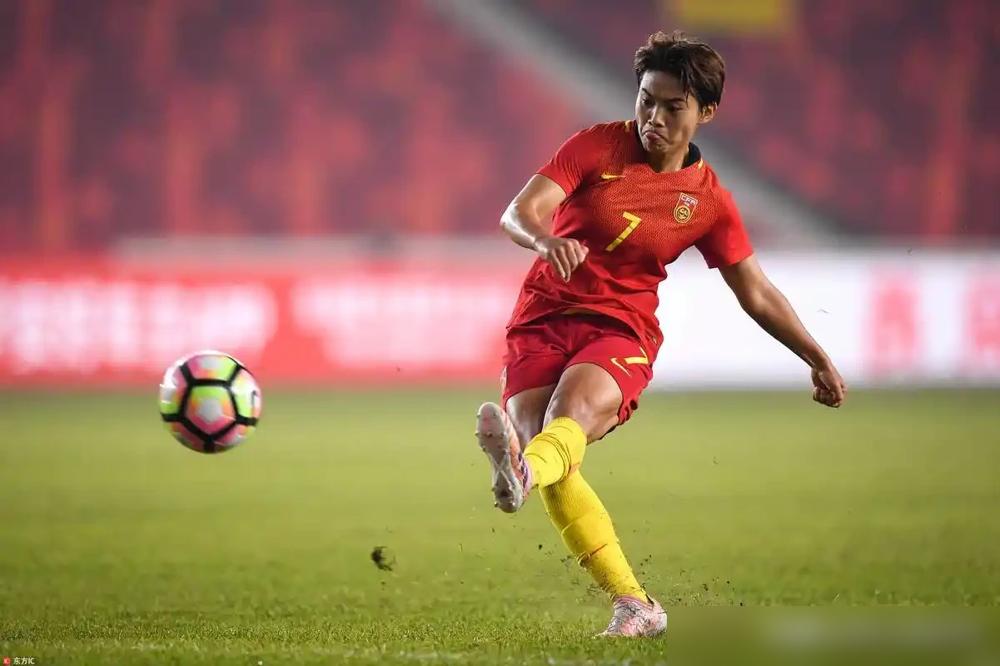 你还记得2022亚洲杯决赛吗？王霜带骨裂打封闭首发，第59分钟被水庆霞直接换下！