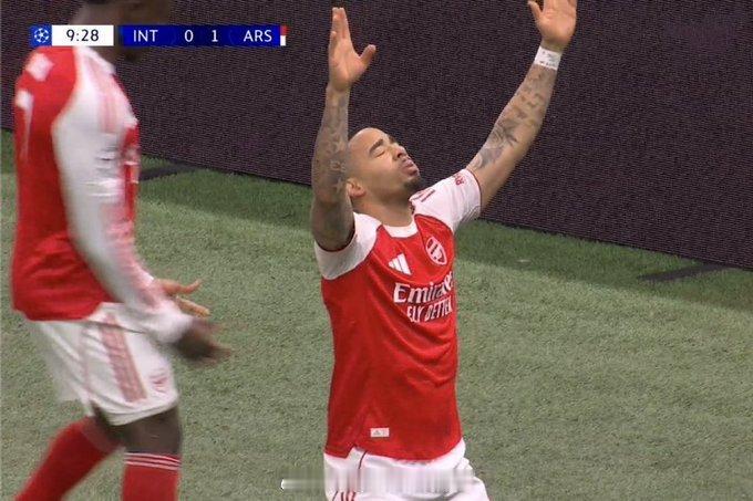 希勒：接下来对阵曼联时，热苏斯应该在首发，而不是约克雷斯，他能改变局面，取得进球