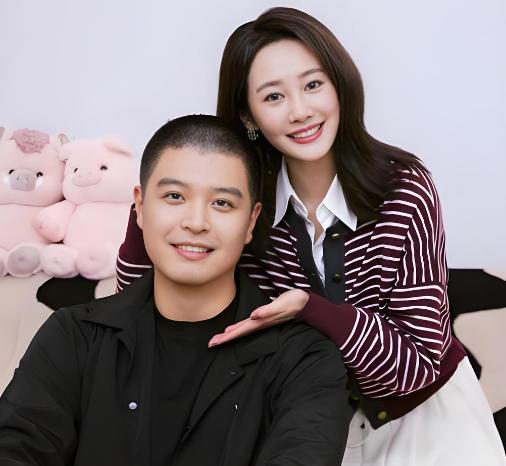 咱就说，一个男人能不能变好，真得看他身边站着谁。马頔以前啥形象？《南山南》火的