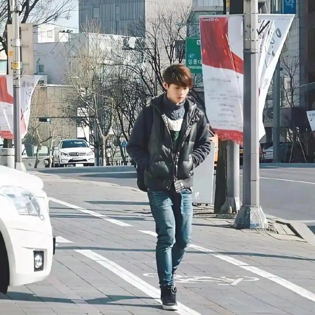 据说这是鹿晗被星探发现前的状态。如果我是星探，我也找他