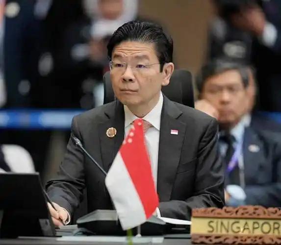 新加坡总理哭了，不是为一个人，是为一个国家半个世纪的迷途。他把七成华人的根脉
