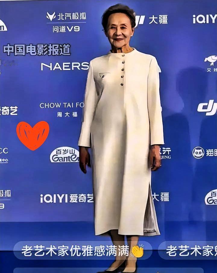 岁月从不败温柔！87岁吴彦姝惊艳北影节红毯！87岁吴彦姝亮相北影节闭幕红毯