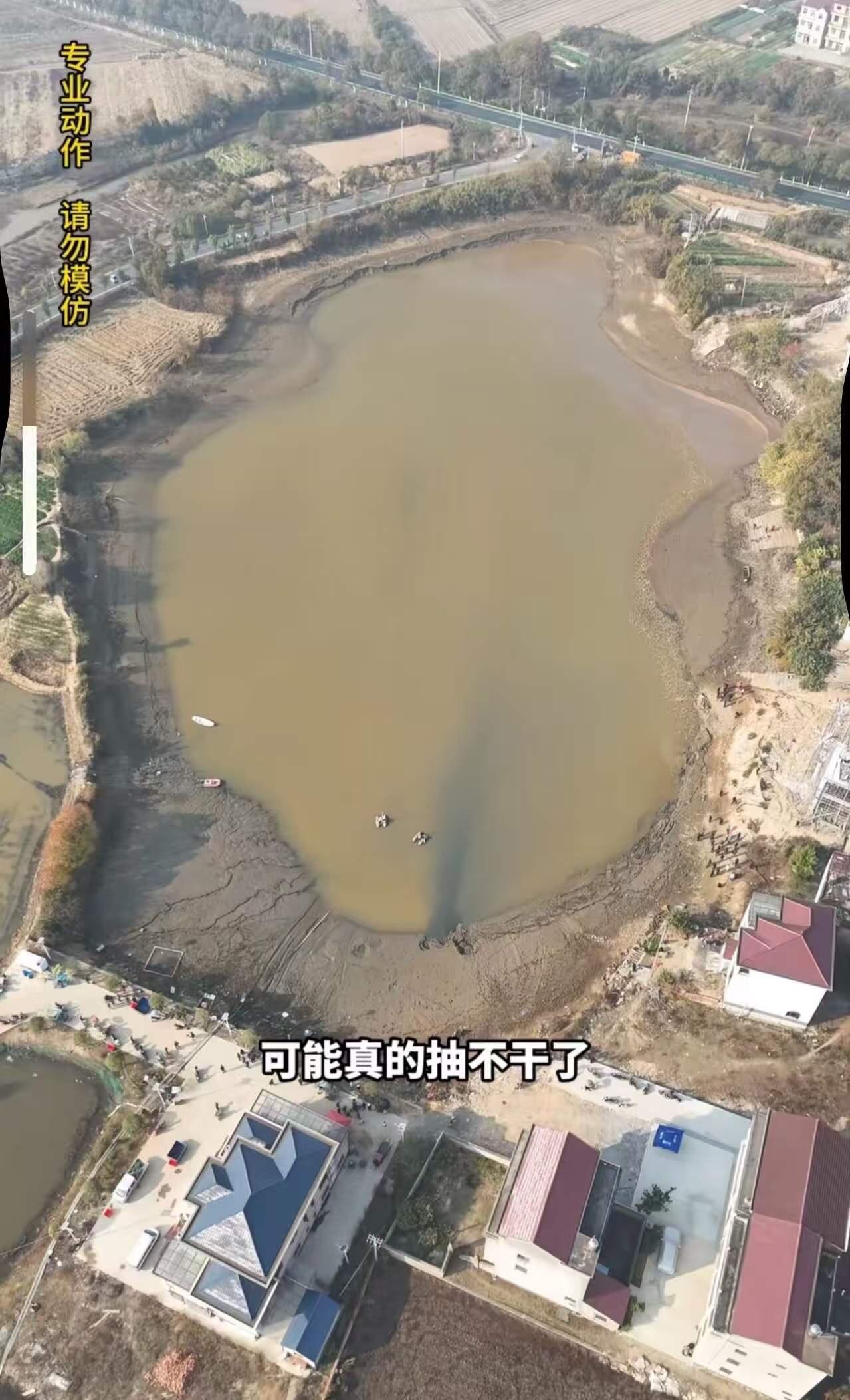 看哭了！老婆得了尿毒症，怕连累家庭自己喝农药走了，男子还没从悲伤中走出来，2个女