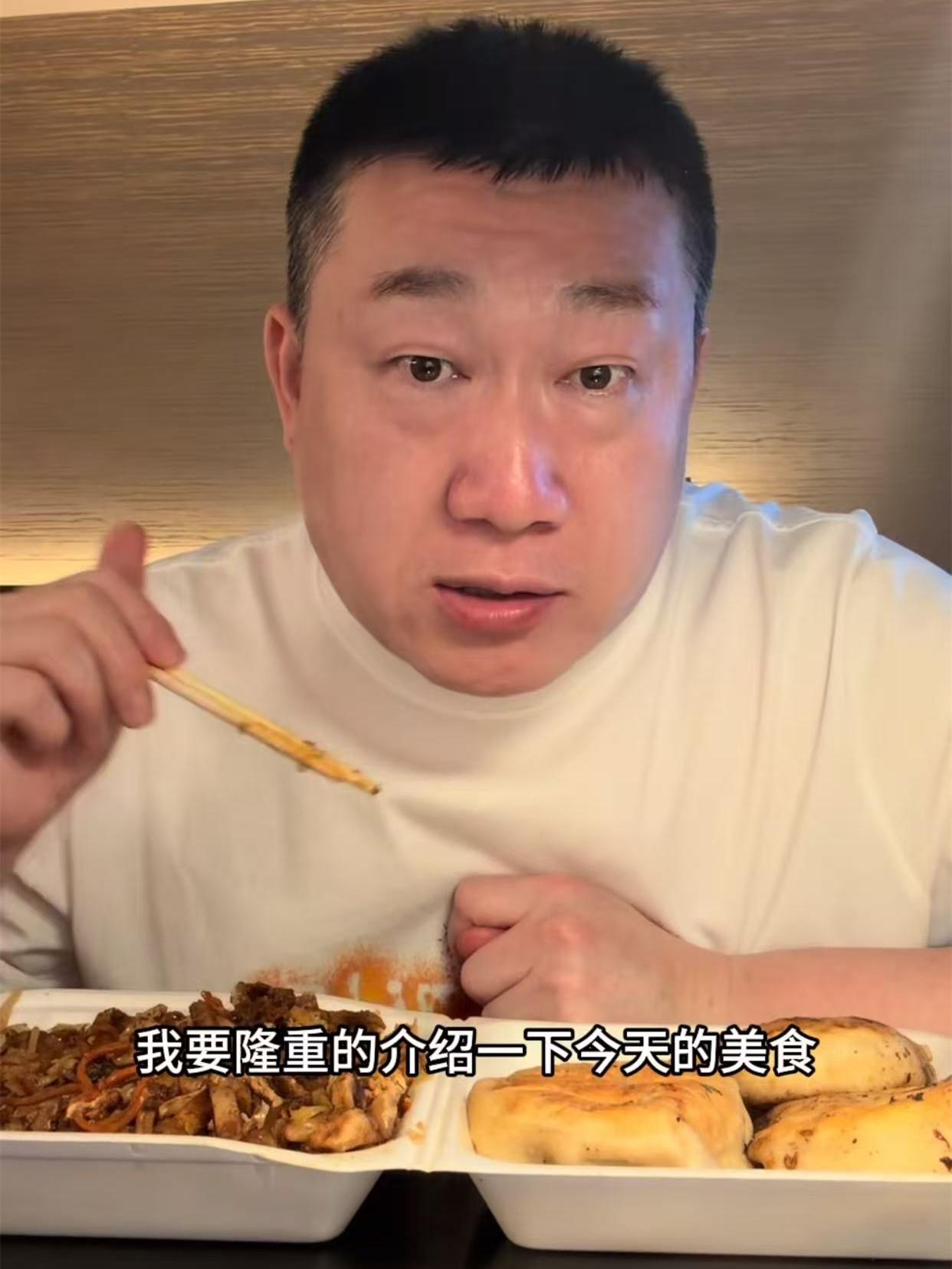 张鹤伦洛杉矶一日游，酒店吃炒饼、馅饼，网友关心血糖有没有飙升！德云社张鹤伦晒出了