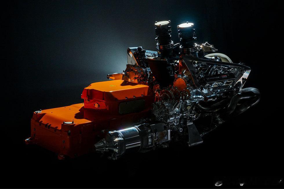 图1和图2为此前本田公布的RA626H图片。从图2可以大致看出，本田用上了金属材