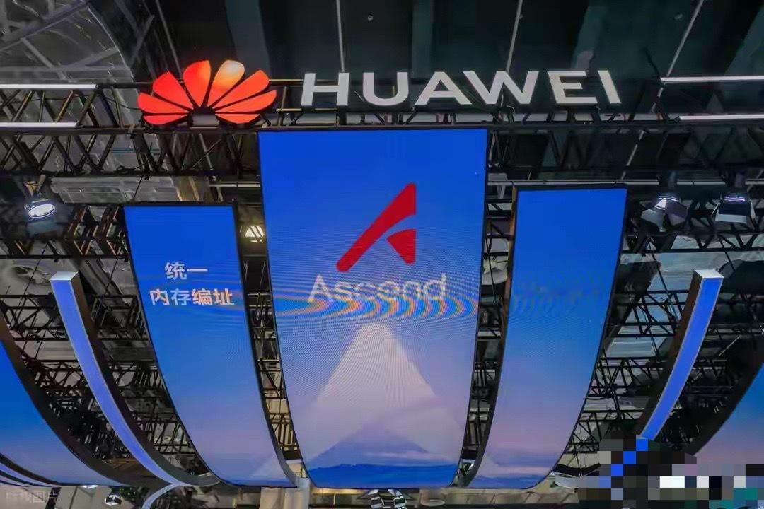 华为PuraX2带着“数学外挂”杀回来了，折叠屏的致命伤终于被治好