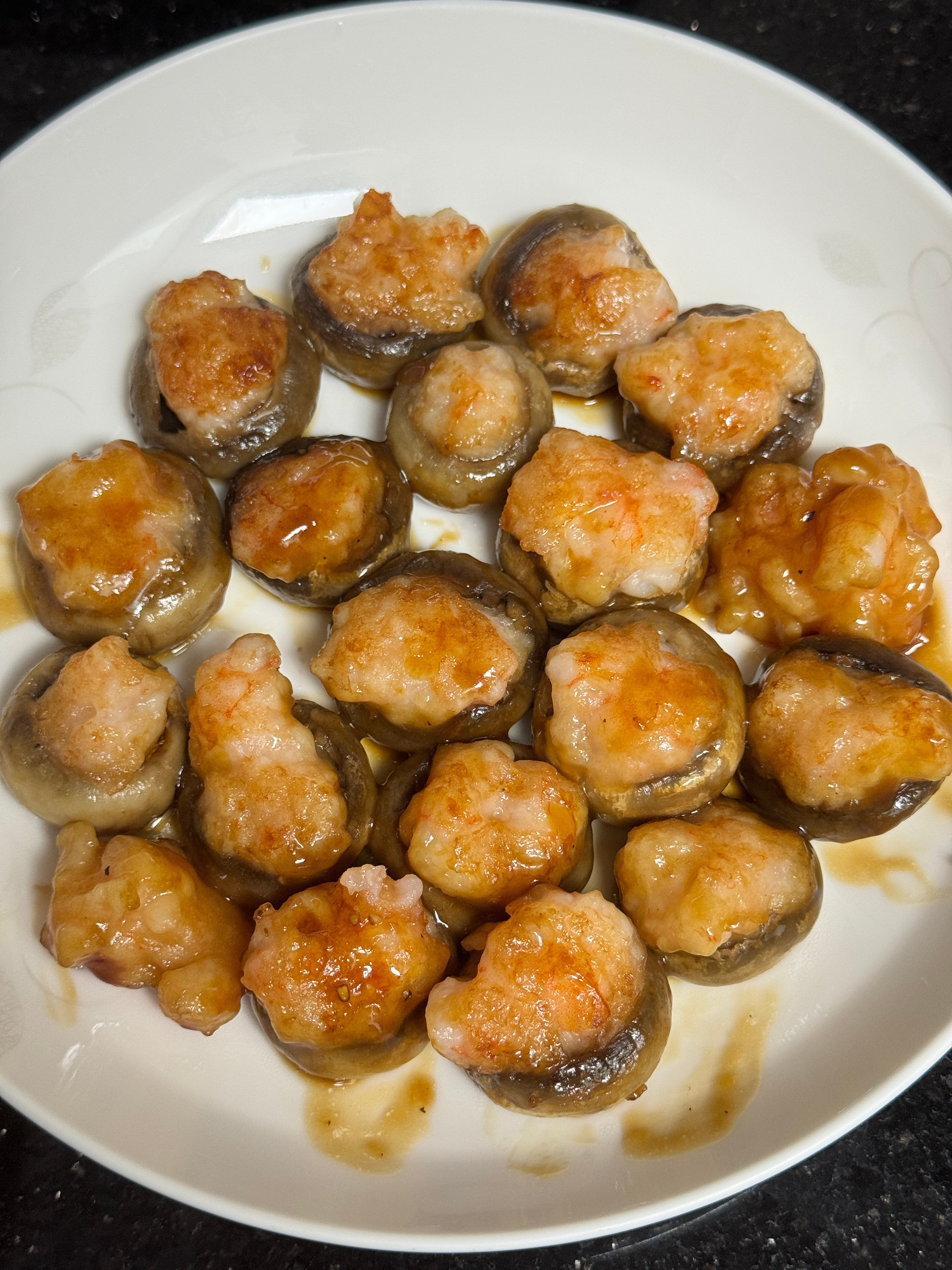 第一次做口蘑虾滑好吃好吃😋独加记一