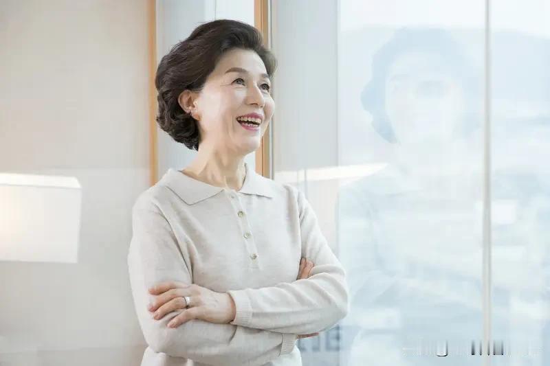 老年女人动情找熟人，其实有很多原因。从现实例子看，张姨老伴走后，儿女让她旅游散心