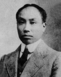 五次入狱，两个儿子被蒋介石杀害，被自己一手创建的党开除党籍。1937年，58岁的