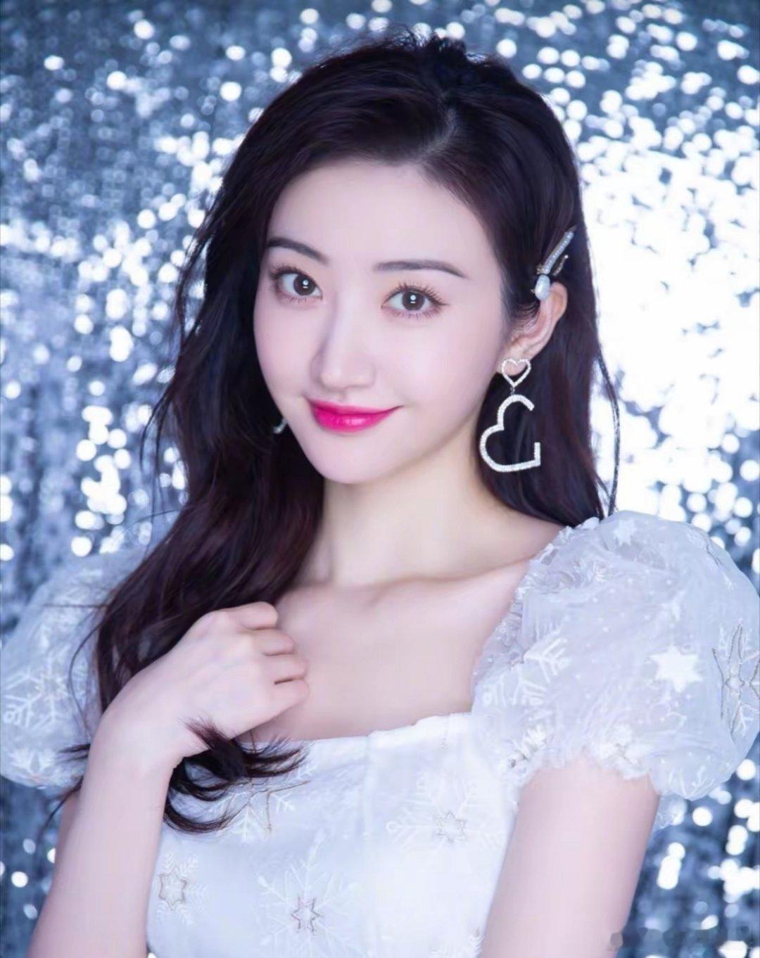 我觉得杨紫两次拿到了景甜想要的角色，《青簪录》和《沉香如屑》的女主，不是因为杨紫