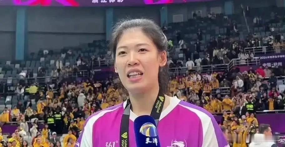 关于李盈莹，还是国外球迷“敢直言”：国外球迷看到李盈莹的情况，都在惊呼，怎么