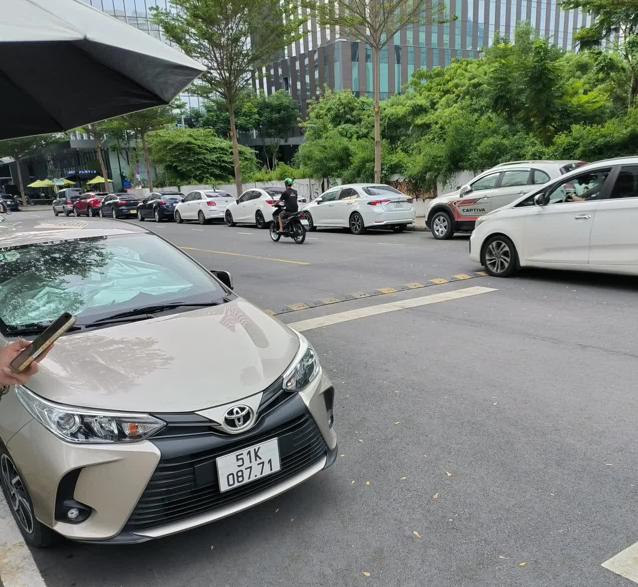 都说中国汽车产能过剩，踏马的过剩个屁！来越南半个月了，满大街都是日系和韩系车，中