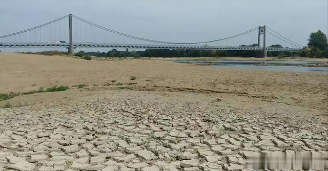 长江缺水、鄱阳湖见底!三峡淤积20亿吨泥沙,为何不趁机清理?