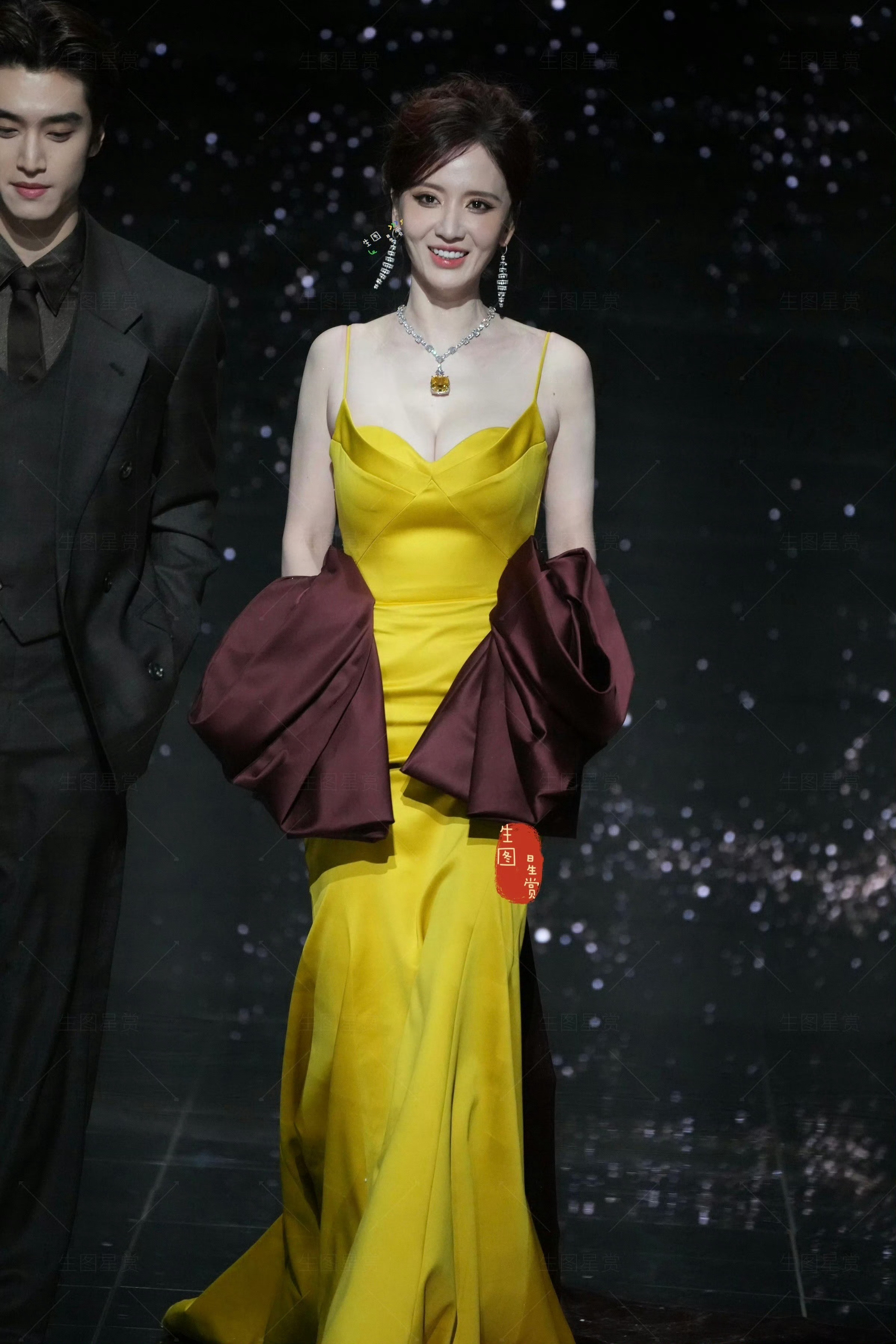 张萌微博之夜红毯生图，身材辣爆了