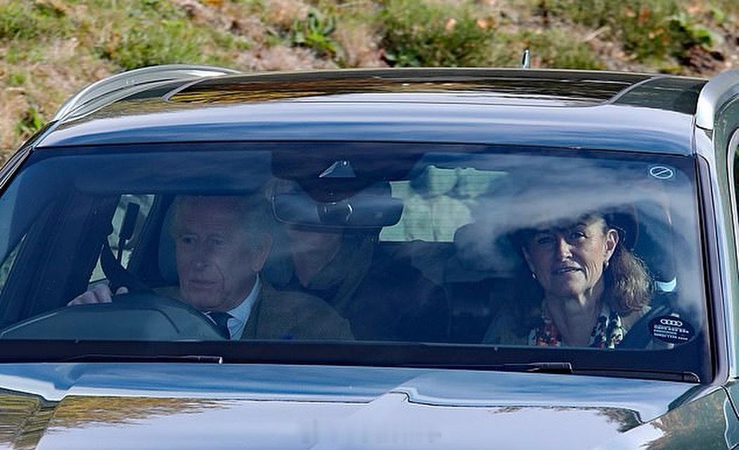 英国王室2025年10月12日，查尔斯三世在苏格兰巴尔莫勒尔堡附近开