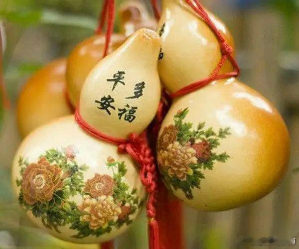 一般化解情侣生肖不合方法：(谈前最好合八字，合则谈，不合做朋友)1、生肖马牛的