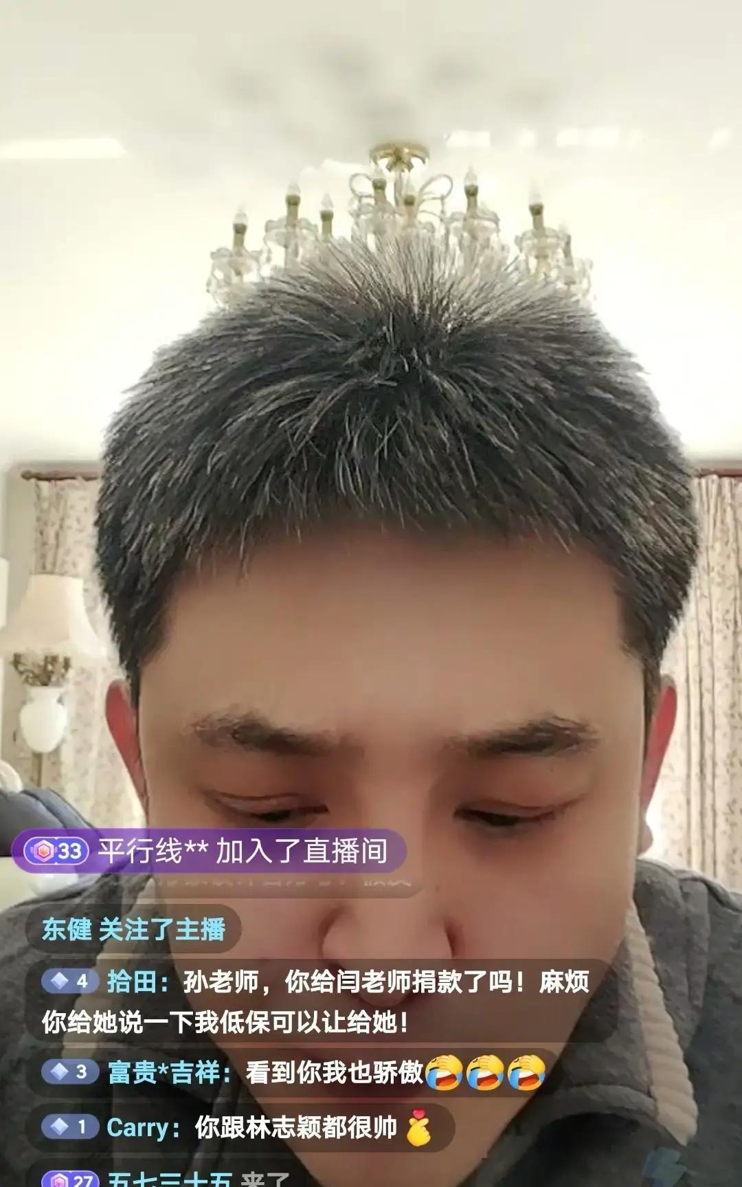 孙涛今晚开直播，弹幕一水儿追问闫学晶旧闻。他放下手里核桃，板起脸说认识她二十多