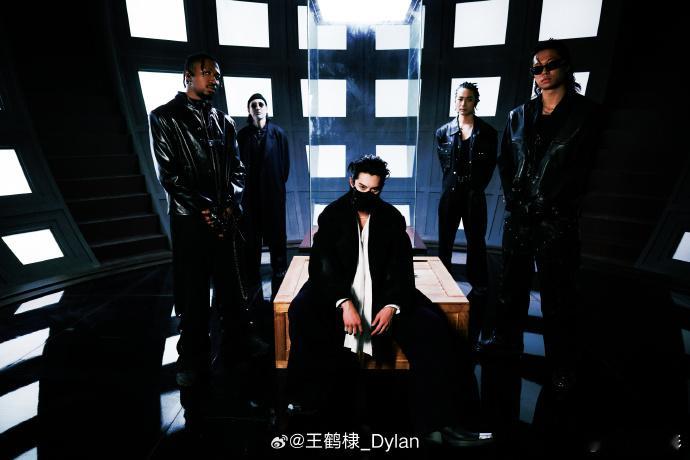 王鹤棣鱼眼镜头视角简直就是超出片。这个镜头感都能够拍的这么好的，这张脸真的是帅的