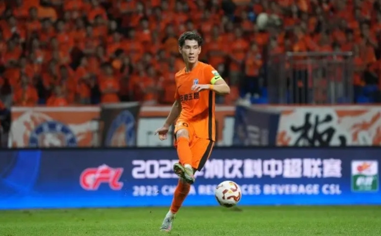 侯永永估计肠子都悔青了，本来以为把国籍转为中国，进中国国家队肯定是手拿把掐，至少