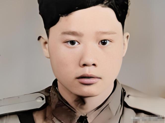 1951年1月28日，志愿军战士潘天炎因生理需要前往附近草丛方便，没想到意外发现