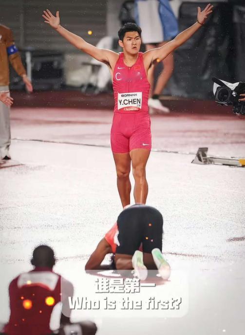 俄罗斯媒体也是看热闹不嫌事大，一张日本选手在亚运会110米栏冠军面前“下跪”的照