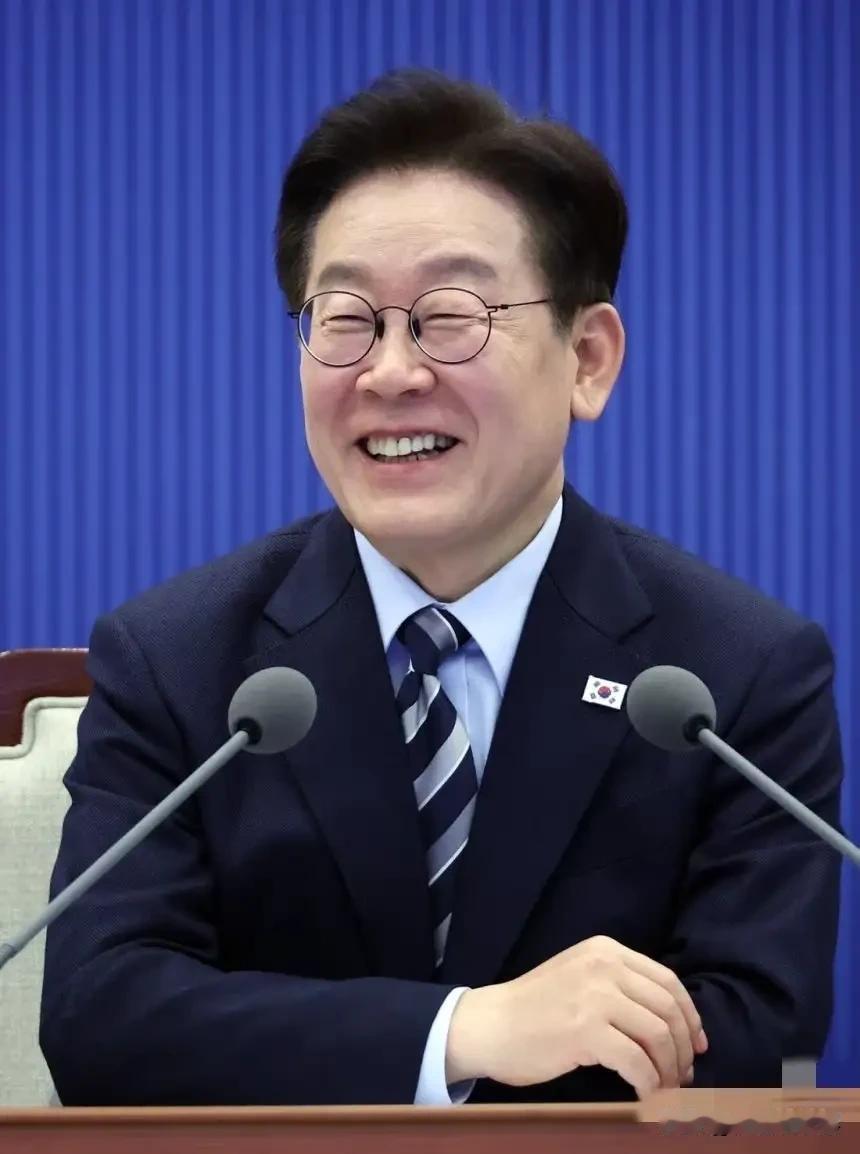 中国游客在韩国消费破记录。5月21日，韩国官方公布了一组相当炸裂的旅游成绩单，