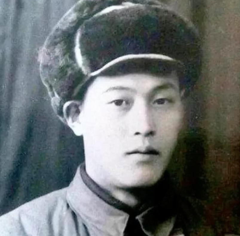 1952年，志愿军战士<em>张文荣</em>被美军俘虏后叛变。经过改造后，<em>张文荣</em>被安排打入志愿军