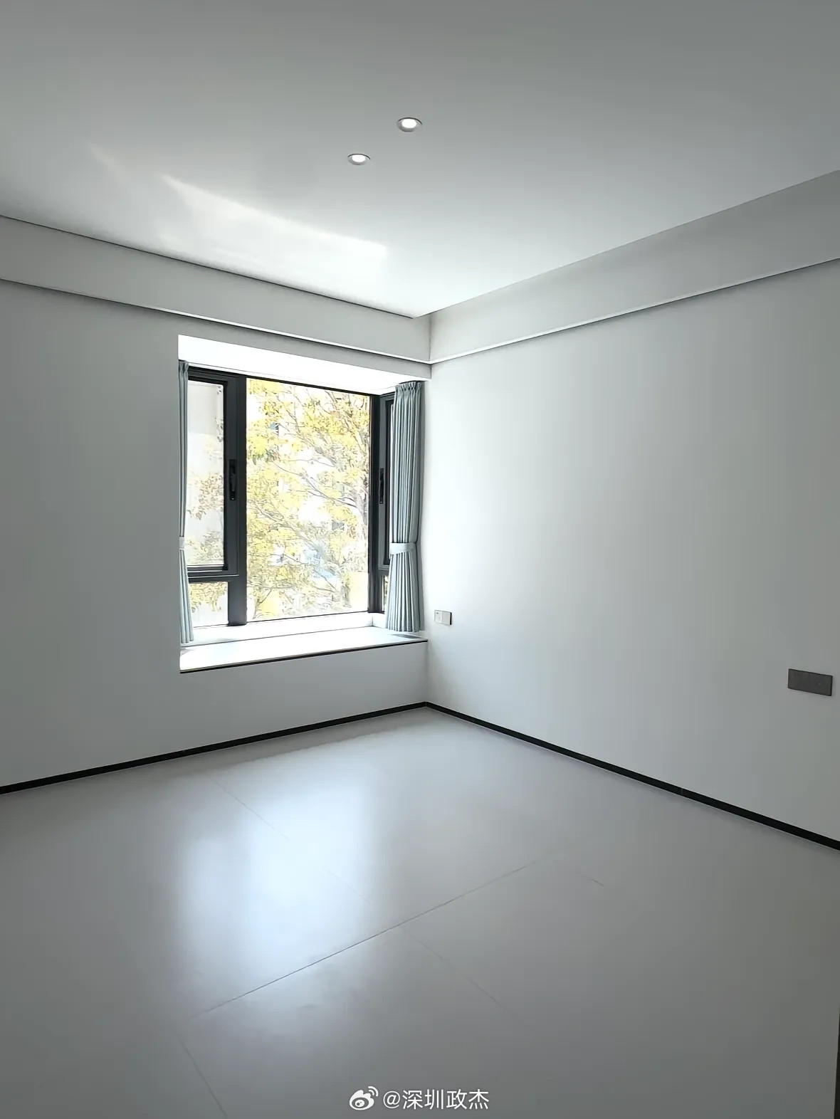 临深大亚湾的房子，92平3房，说是130多万买来，装修又花了40多，现在卖52万