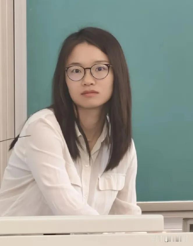 现在全网最尴尬的可能就是北大。不是王虹拒绝回国任教，也不是王虹离开北大才获奖